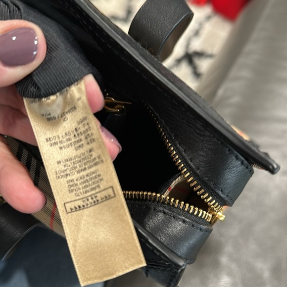 Burberry bag with gold hardware black/tan spacious tote comes with wallet. - Picture 11 of 15